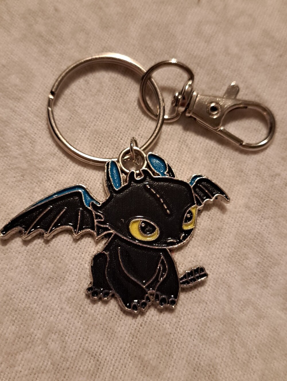 Toothless Dragon Keyring - Picture 2 of 5